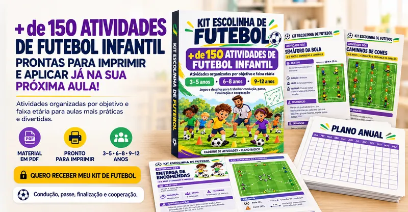 Kit Escolinha de Futebol: caderno de atividades, fichas com diagramas de campo e páginas abertas com jogos e desafios com bola.